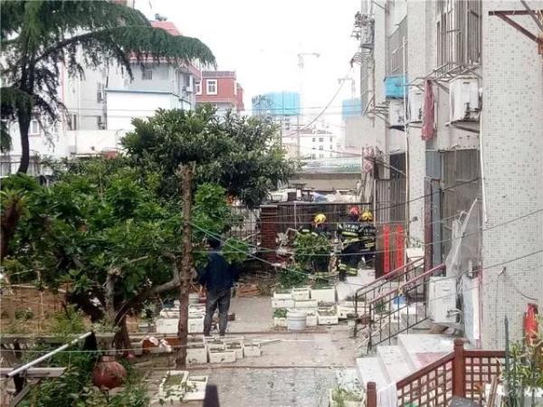 突發(fā)！青島一居民樓發(fā)生爆燃！已造1人死亡，7人受傷！3公里外有震感…