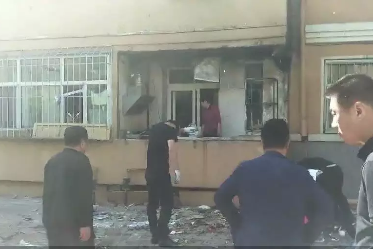 今晨，大慶經(jīng)五街2-41號樓二單元一樓發(fā)生燃氣爆炸！