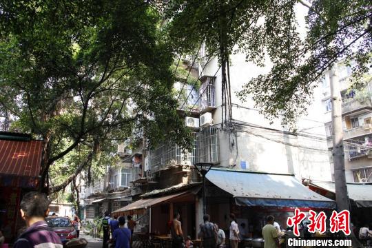 圖為煤氣爆燃民房。 朱柳融 攝